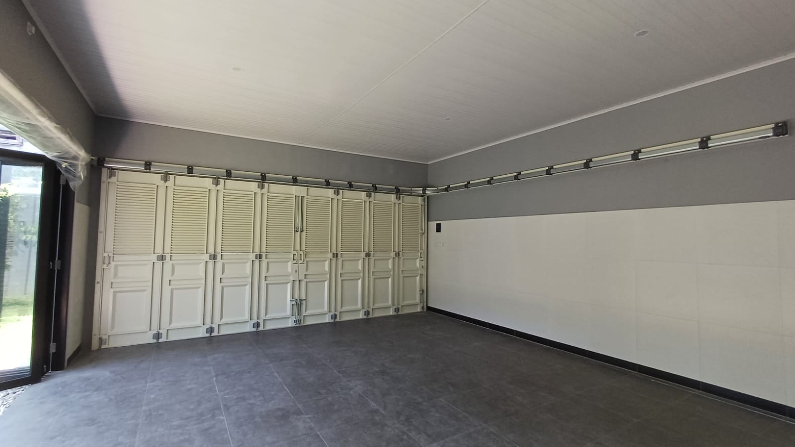 Pintu Garasi dan Pemasangan Komponen