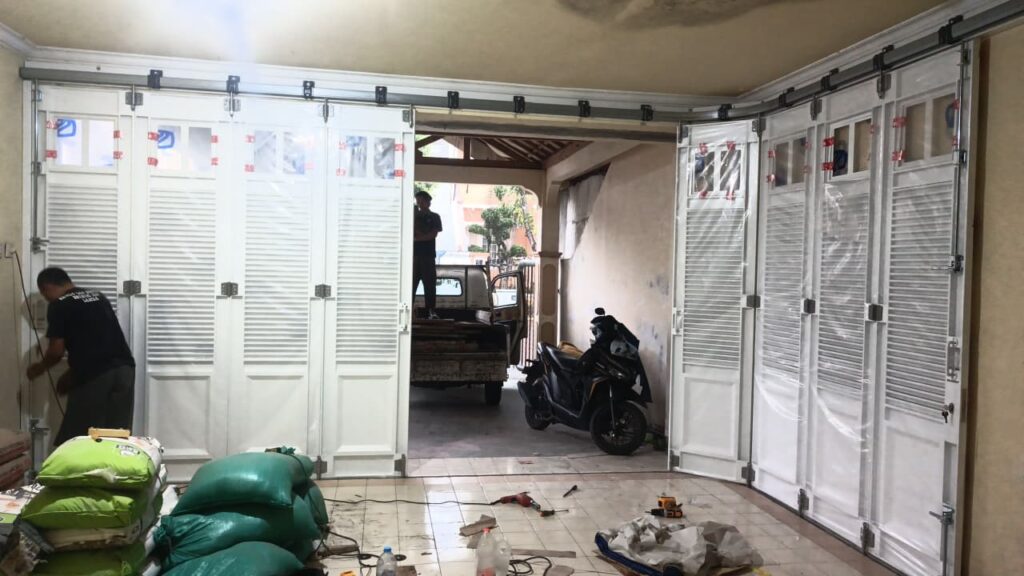 pemasang engsel roda pintu garasi